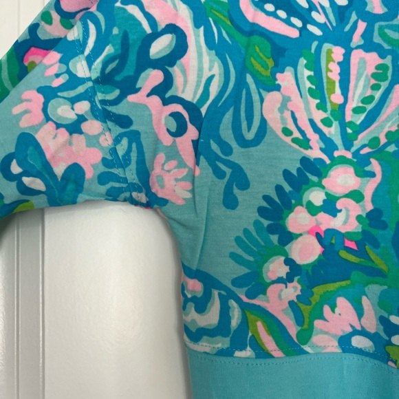 EUC Lilly Pulitzer Finn top size L
Aqua la Vista - Picture 2 of 4